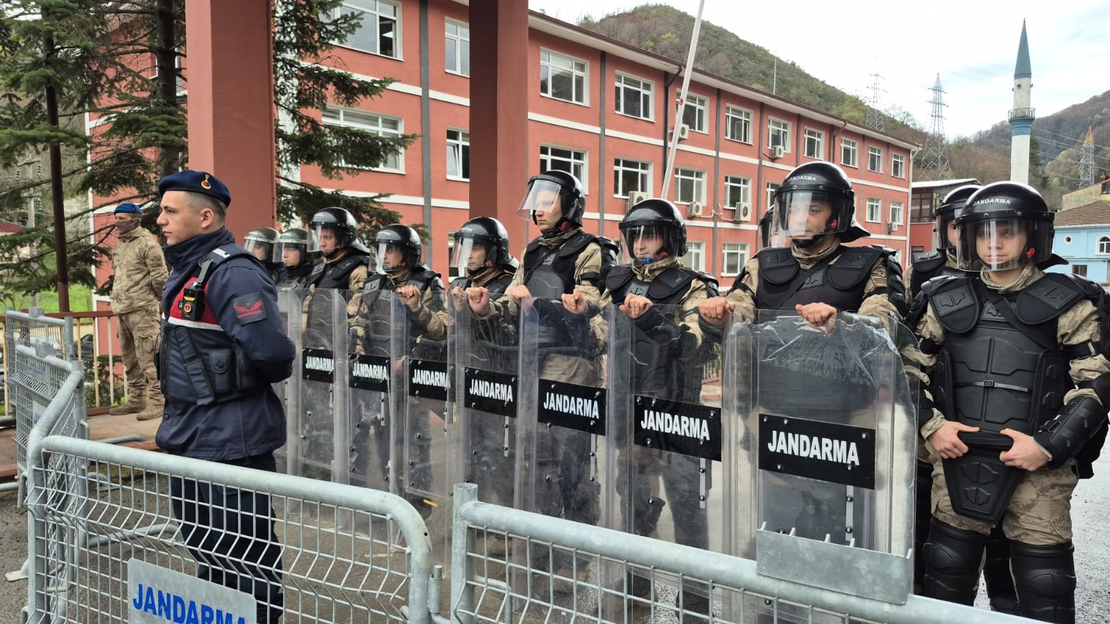 Öznur GÜNEŞ/ZONGULDAK, (DHA)- ZONGULDAK’ta dün, başkanlık seçimi oylaması nedeniyle tartışmalı