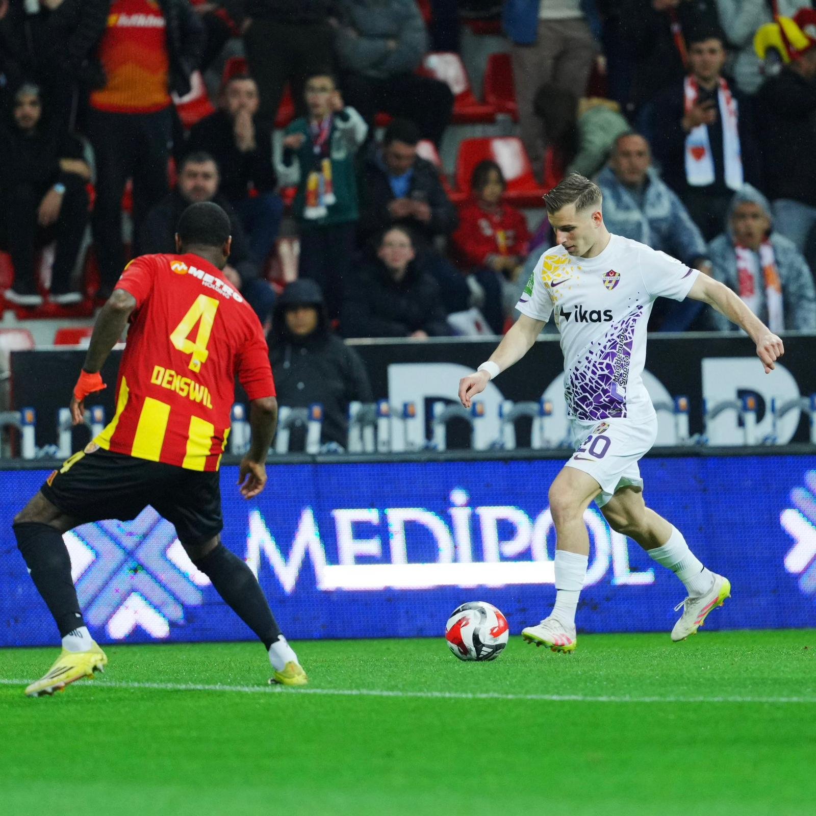 (RHA)- Süper Lig ekibi Kayserispor, sahasında karşılaştığı Eyüpspor ile 1-1