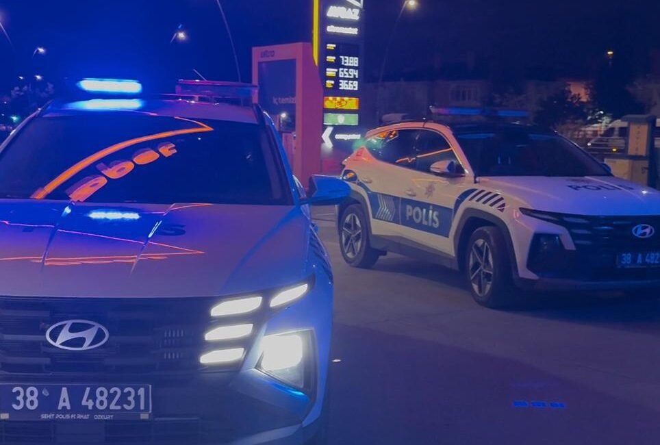 (RHA)- Kayseri’de akaryakıt istasyonunda iki grup arasında çıkan bıçaklı kavgada