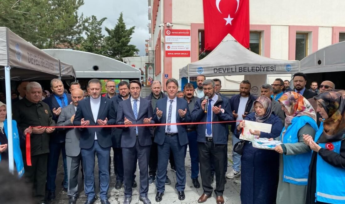 Kayseri’nin Develi ilçesinde, Kur’an kursları yararına düzenlenen Hayır Çarşısı düzenlenen