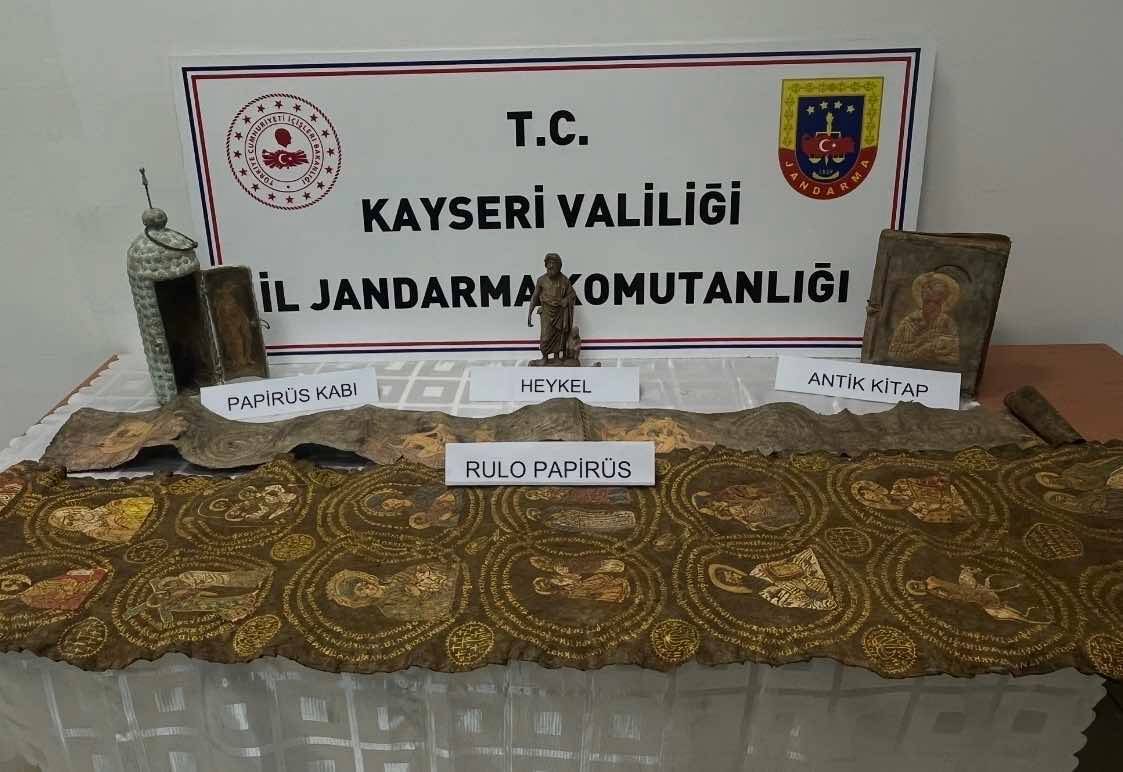 (RHA)- Kayseri’de, jandarma ekipleri tarihi eser kaçakçılığı yaptığı belirlenen 1