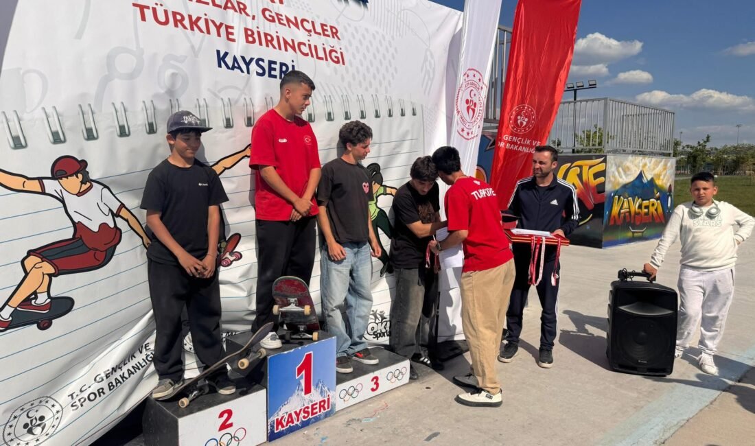 Kayseri’de Türkiye’nin En İyi Kaykaycıları Belli Oldu (RHA) – Kayseri’de düzenlenen Okul Sporları Kaykay Yıldızlar-Gençler Türkiye Birinciliği