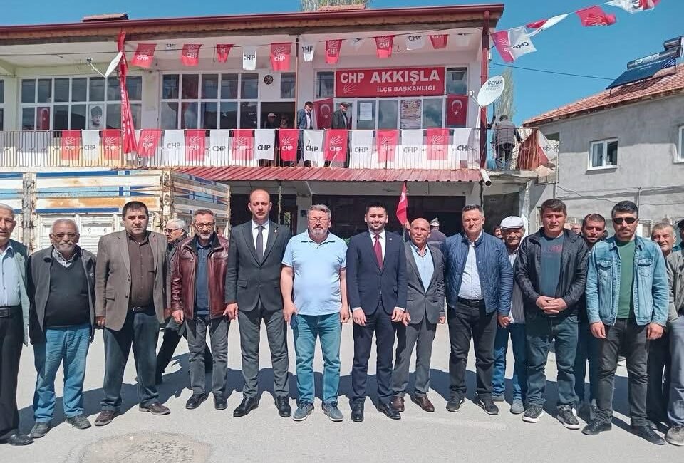 Akkışla’da Sahadayız, halkımızla yan yana, mücadelenin tam ortasındayız. İl Başkanımız Av. Ufuk Ozan Gözbaşı, il yönetim kurulu üyelerimiz,