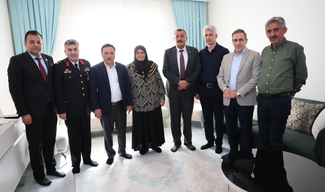 (RHA)- Kayseri Valisi Gökmen Çiçek, Anneler Günü dolayısıyla şehit annelerini