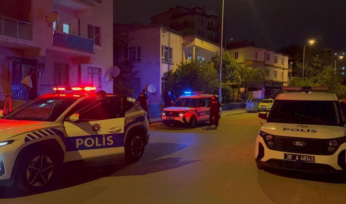 Olay, akşam saatlerinde Melikgazi ilçesi Esenyurt Mahallesi Sakarya Caddesi üzerinde