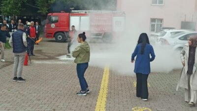 (RHA)- Yahyalı Kaymakamlığı tarafından düzenlenen yangın tatbikatında, personel olası yangınlara