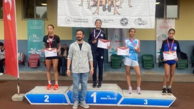 (RHA)- Bursa’da düzenlenen Atletizm Yıldızlar Türkiye Şampiyonası’nda 800 ve 1500