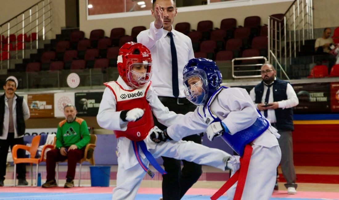 (RHA)- Kayseri’de düzenlenen Okul Sporları Taekwondo Minikler İl Birinciliği müsabakaları