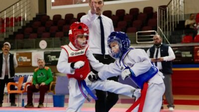 (RHA)- Kayseri’de düzenlenen Okul Sporları Taekwondo Minikler İl Birinciliği müsabakaları