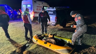 (RHA)- Kayseri’de, Erciyes Kayak Merkezindeki gölete bot ile açılan 3