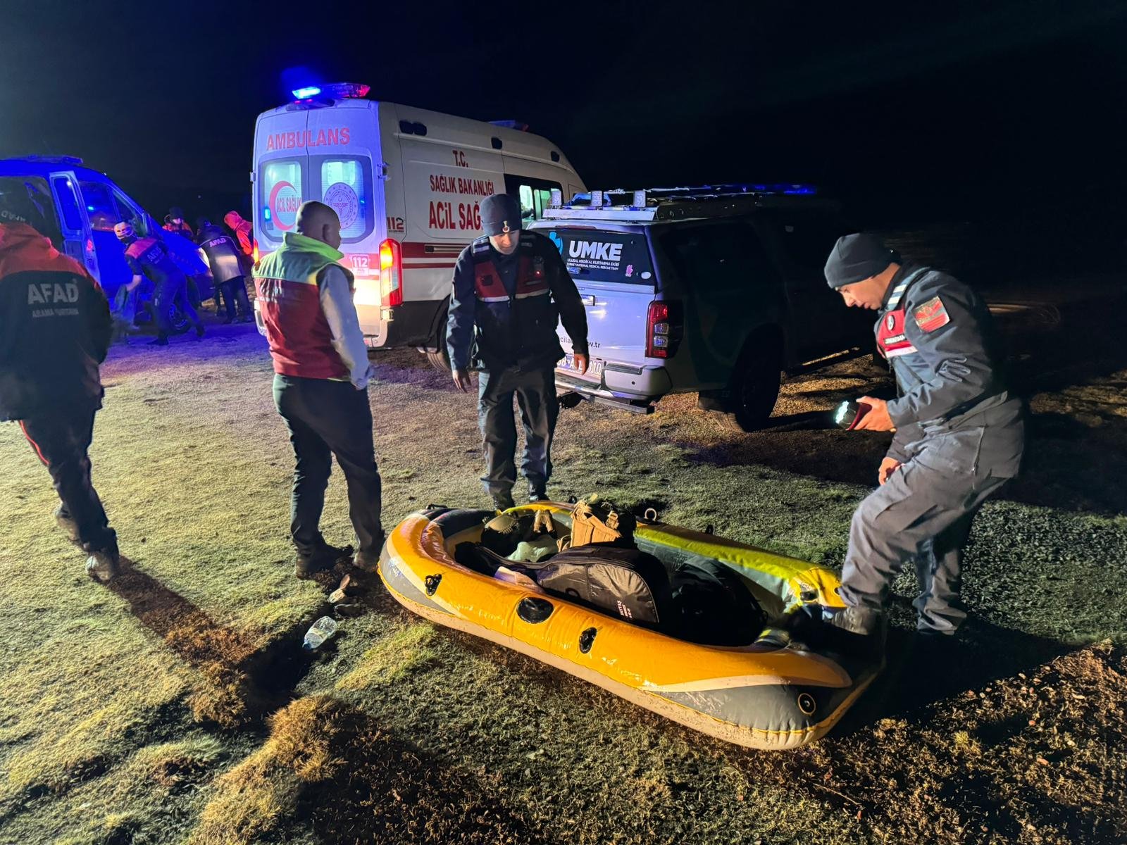(RHA)- Kayseri’de, Erciyes Kayak Merkezindeki gölete bot ile açılan 3