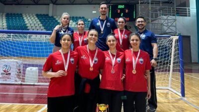 (RHA)- Konya’da düzenlenen Yeşilay Türkiye Gençler Goalball Şampiyonası’na Kayseri’den katılan