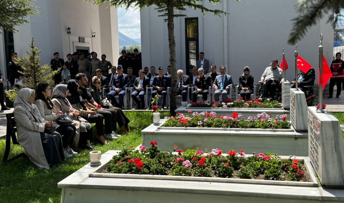 (RHA)- Kayseri’de, Vali Gökmen Çiçek ve beraberindeki protokol üyeleri, Kurban