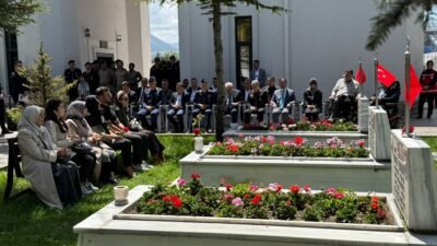 (RHA)- Kayseri’de, Vali Gökmen Çiçek ve beraberindeki protokol üyeleri, Kurban