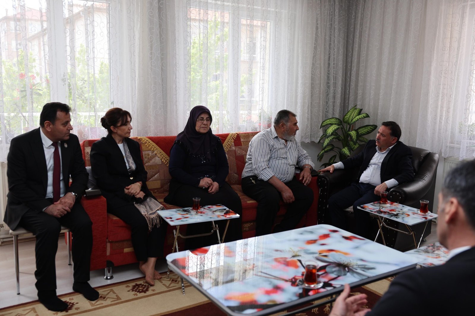 (RHA)- Kayseri Valisi Gökmen Çiçek, Kurban Bayramı dolayısıyla şehit ailelerini
