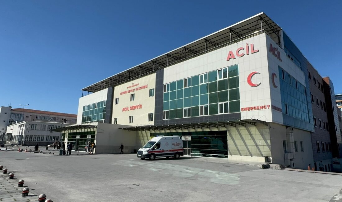 (RHA)- Kayseri’de, Kurban Bayramı’nın ilk gününde kurbanlıklarını kesmeye çalışırken kendilerini