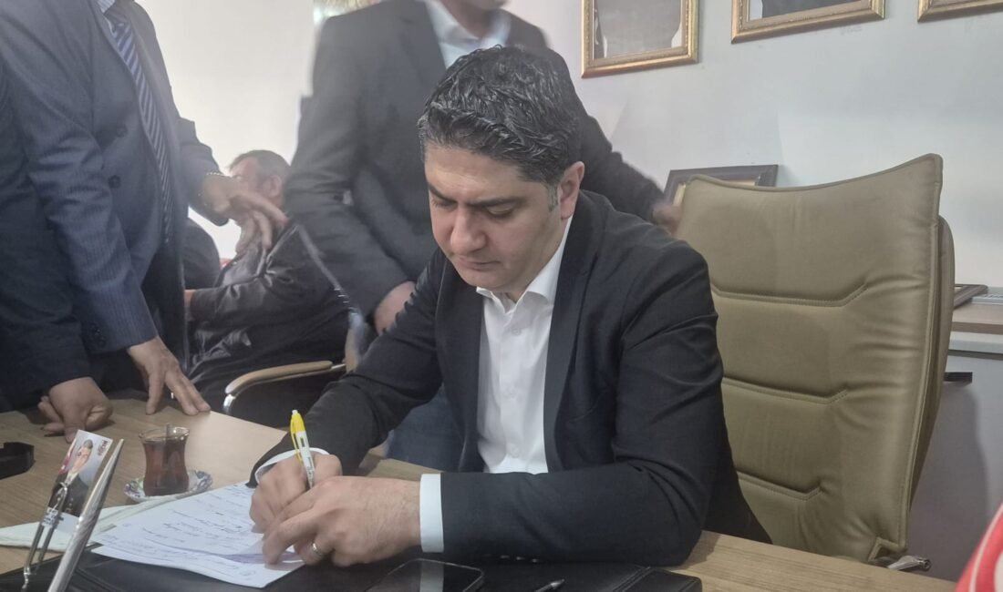 (RHA)- Kayseri’nin Sarız ilçesinde hemşehrileriyle bayramlaşan MHP Genel Başkan Yardımcısı
