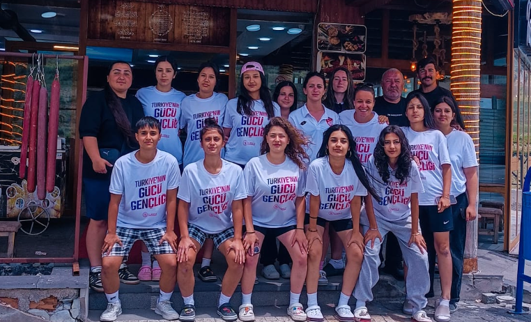 Erciyes’in eteklerinde, Kırıkkale Metropol Futbol Takımı’nın değerli oyuncularıyla karşılaşma fırsatı