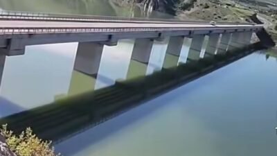 (RHA) – Kayseri’nin Felahiye ilçesinde viyadükten Kızılırmak’a atlamak isteyen bir