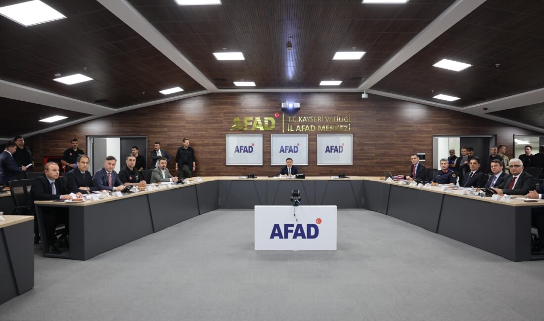 (RHA)- Kayseri Valisi Gökmen Çiçek başkanlığında Kurum Müdürleri Değerlendirme Toplantısı