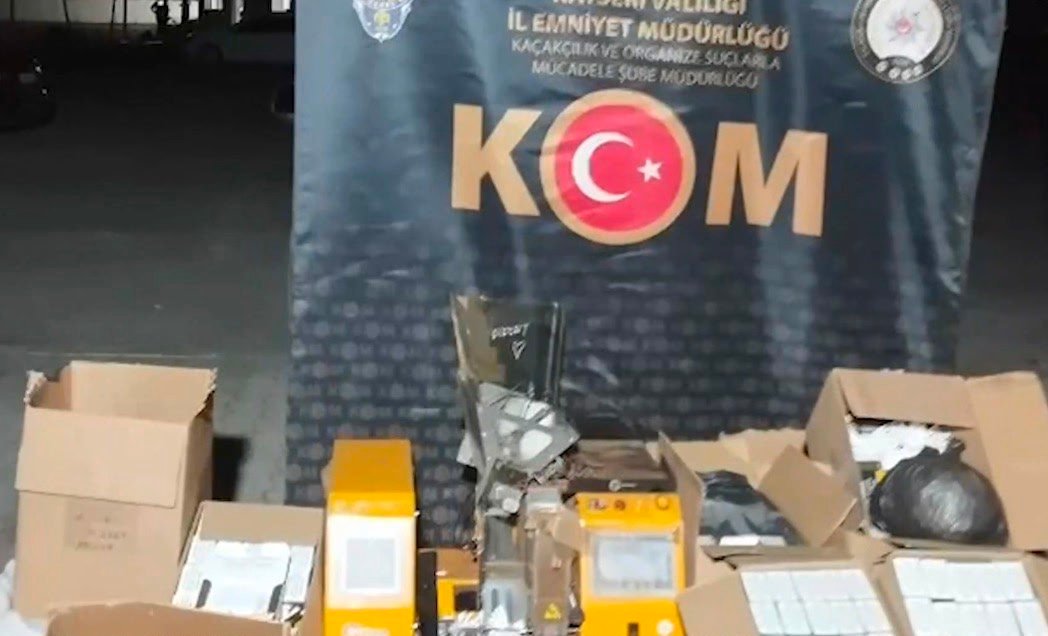 (RHA)- Kayseri’de, kaçak sigara ticareti yaptığı belirlenen 1 kişi, polis