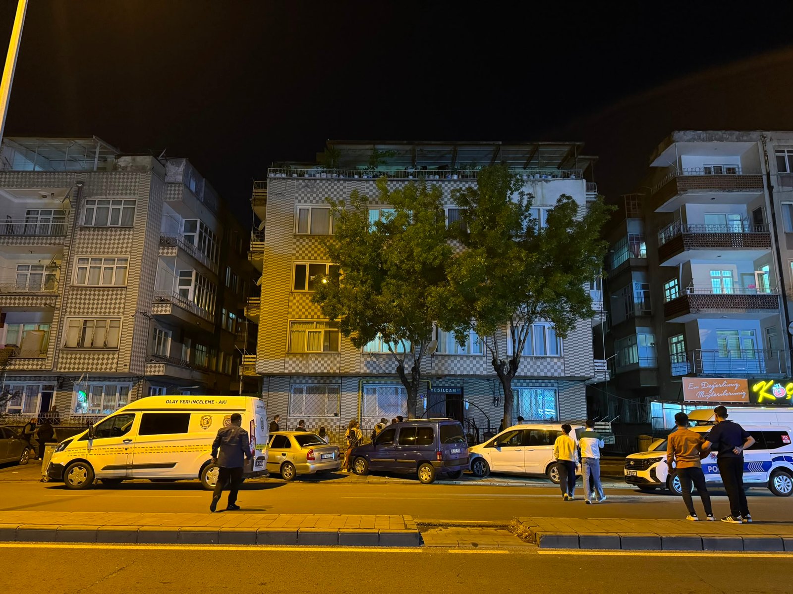 (RHA)- Kayseri’de, 3 katlı binanın 2’nci katından düşen D.M. (26)