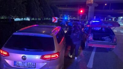 (RHA)- Kayseri’de polis aracıyla birlikte 3 aracın karıştığı zincirleme trafik