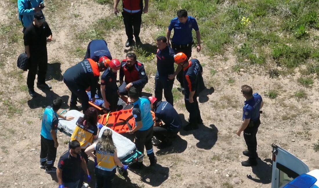 Kırlangıç Vadisinde Kayalıklardan Düşen Kişi Kurtarıldı (RHA)- Kayseri’de piknik yapmak için geldiği Kırkangıç Vadisi’nde dengesini kaybederek