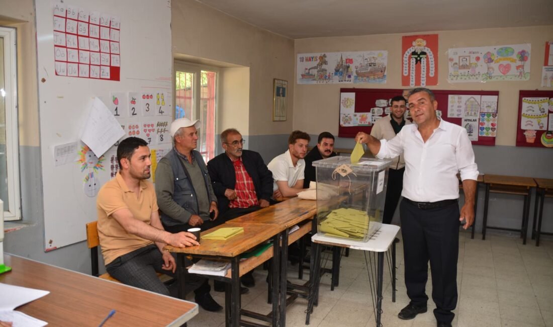 Çubukharmanı Mahallesi’nde Muhtarlık Seçimini Cüma Ülyer Kazandı (RHA) – Kayseri’nin Yahyalı ilçesine bağlı Çubukharmanı Mahallesi’nde, boşalan muhtarlık
