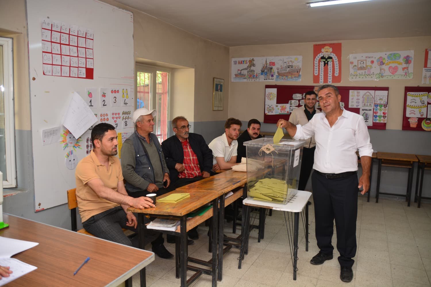Çubukharmanı Mahallesi’nde Muhtarlık Seçimini Cüma Ülyer Kazandı (RHA) – Kayseri’nin Yahyalı ilçesine bağlı Çubukharmanı Mahallesi’nde, boşalan muhtarlık