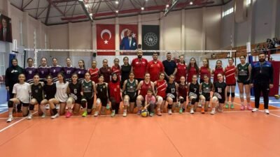 (RHA) – Kayseri’de, Gevher Nesibe Spor Salonu’nda düzenlenen Voleybol Anadolu