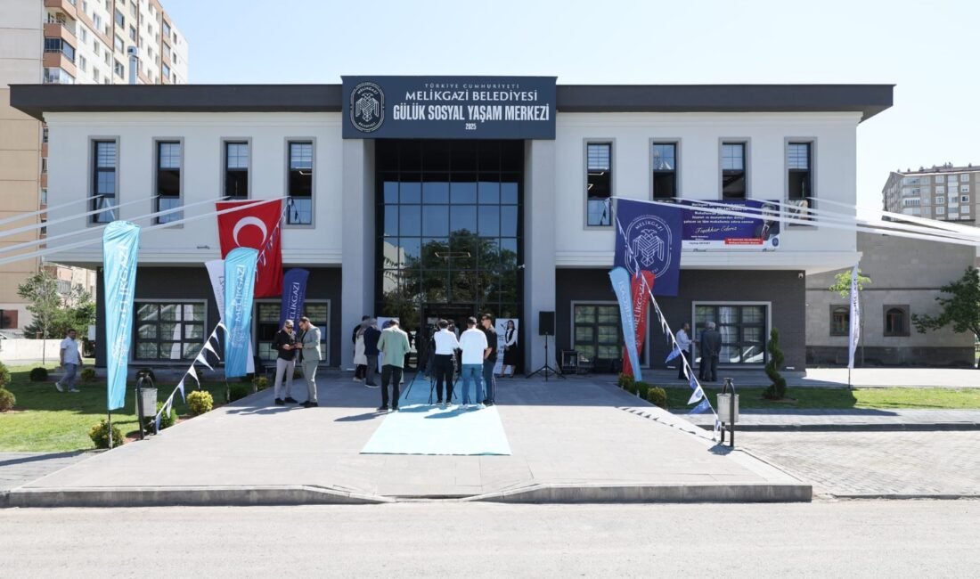 Melikgazi’de Gülük Sosyal Yaşam Merkezi Tanıtıldı (RHA)- Melikgazi Belediyesi tarafından yapımı tamamlanan Gülük Sosyal Yaşam Merkezi