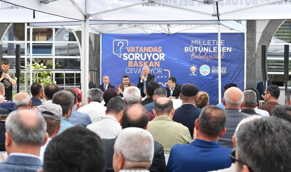 Bünyan’da “Vatandaş Soruyor, Başkan Cevaplıyor” Programı (RHA)- Kayseri Büyükşehir Belediye Başkanı Memduh Büyükkılıç, Bünyan’da düzenlenen “Vatandaş