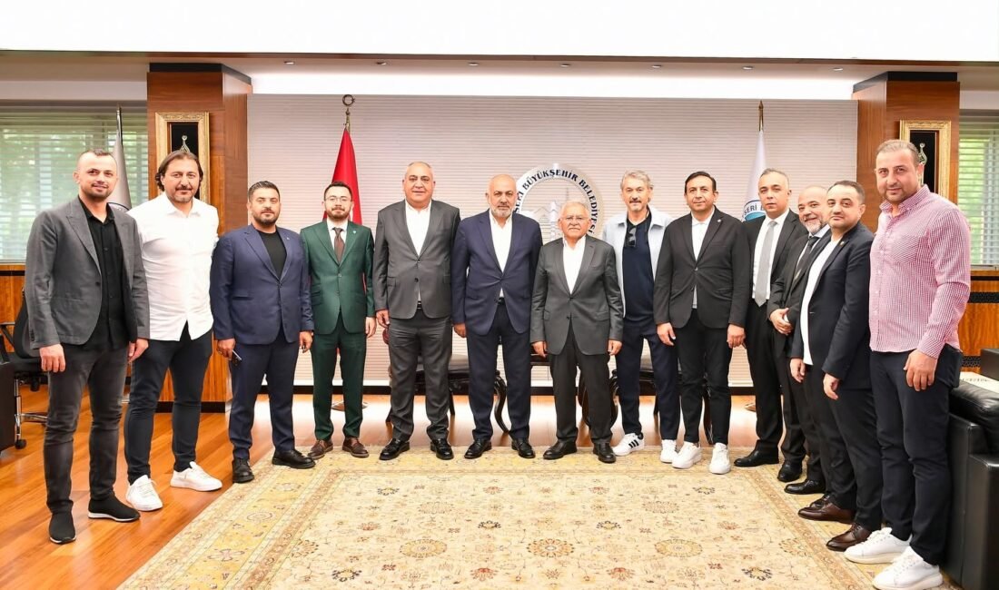 Kayserispor’un Yeni Yönetiminden Başkan Büyükkılıç’a Ziyaret (RHA)- Kayseri Büyükşehir Belediye Başkanı Memduh Büyükkılıç, Kayserispor Başkanı Ali