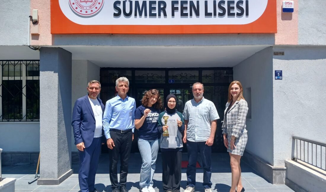 Sümer Fen Lisesi öğrencilerine robotik başarı ödülü (RHA)- Kayseri’de, Sümer Fen Lisesi öğrencileri, danışman öğretmen Fatih Kültüktürkan