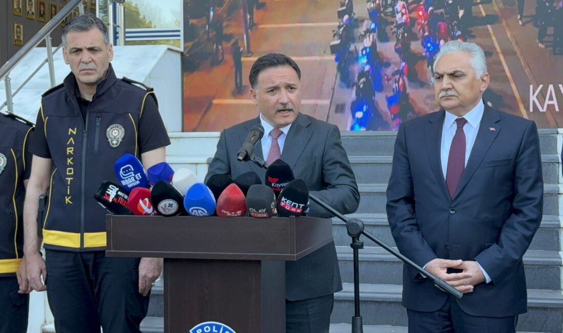 (RHA)- Kayseri Valisi Gökmen Çiçek, düzenlediği basın toplantısında, “Kayseri’deki tarihin