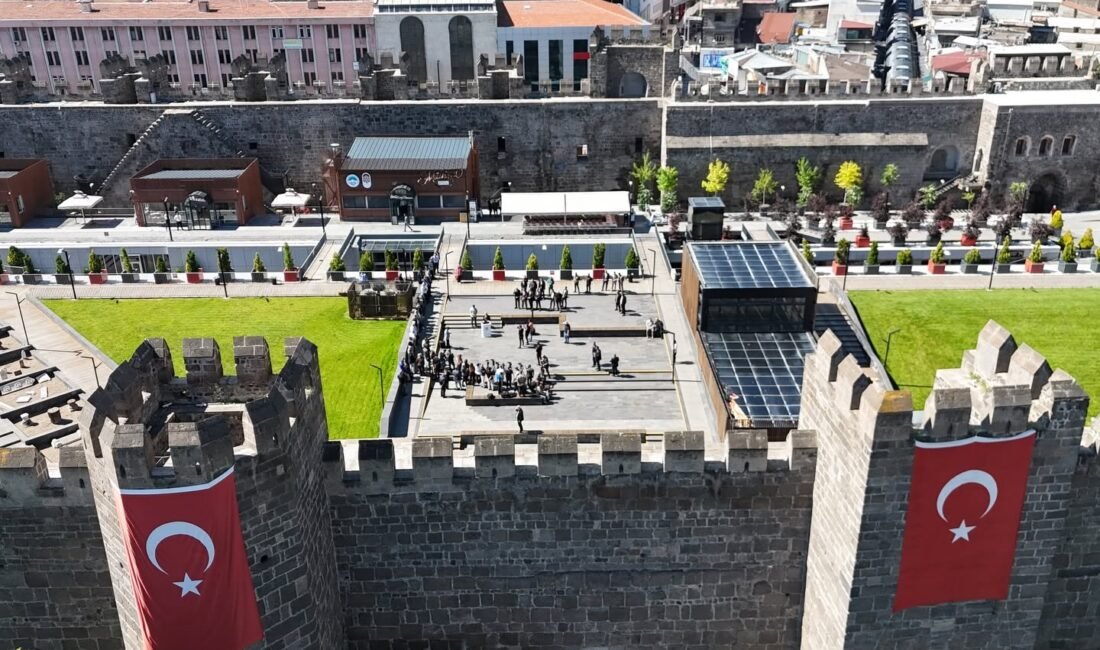 Başkan Büyükkılıç, Mülhem Kayseri Mutfağı’nı Tanıttı (RHA)- Büyükşehir Belediye Başkanı Memduh Büyükkılıç, tarihi Kayseri Kalesi içerisinde