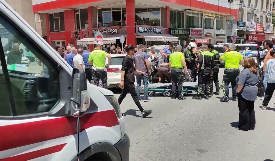Otomobil ile motosiklet çarpıştı; polis memuru yaralandı (RHA)- Kayseri’de, otomobil ile motosikletli trafik polisinin çarpıştığı kazada 1