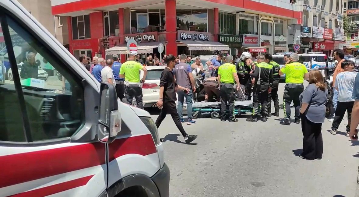 (RHA)- Kayseri’de, otomobil ile motosikletli trafik polisinin çarpıştığı kazada 1