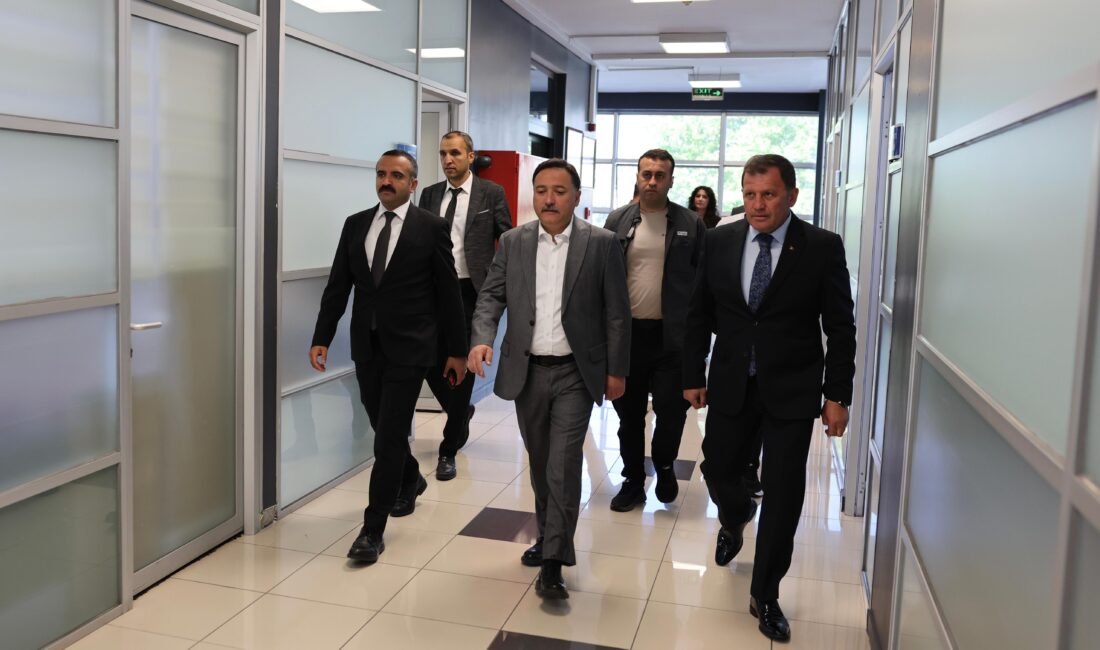 Vali Gökmen Çiçek’ten Gençlik ve Spor İl Müdürlüğü’ne Ziyaret (RHA)- Kayseri Valisi Gökmen Çiçek, Gençlik ve Spor İl Müdürlüğü’nü