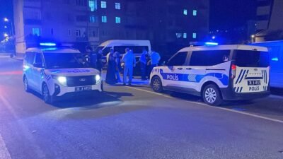 (RHA)- Kayseri’de gürültü meselesi nedeniyle çıkan kavgada 3 kişi yaralandı.
