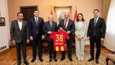 (RHA)- Kayserispor Kulübü Başkanı Ali Çamlı ve yönetim kurulu üyeleri,