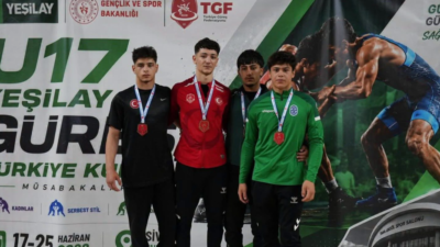 (RHA)- Sivas’ta düzenlenen U17 Grekoromen Güreş Türkiye Şampiyonası’nda mücadele eden