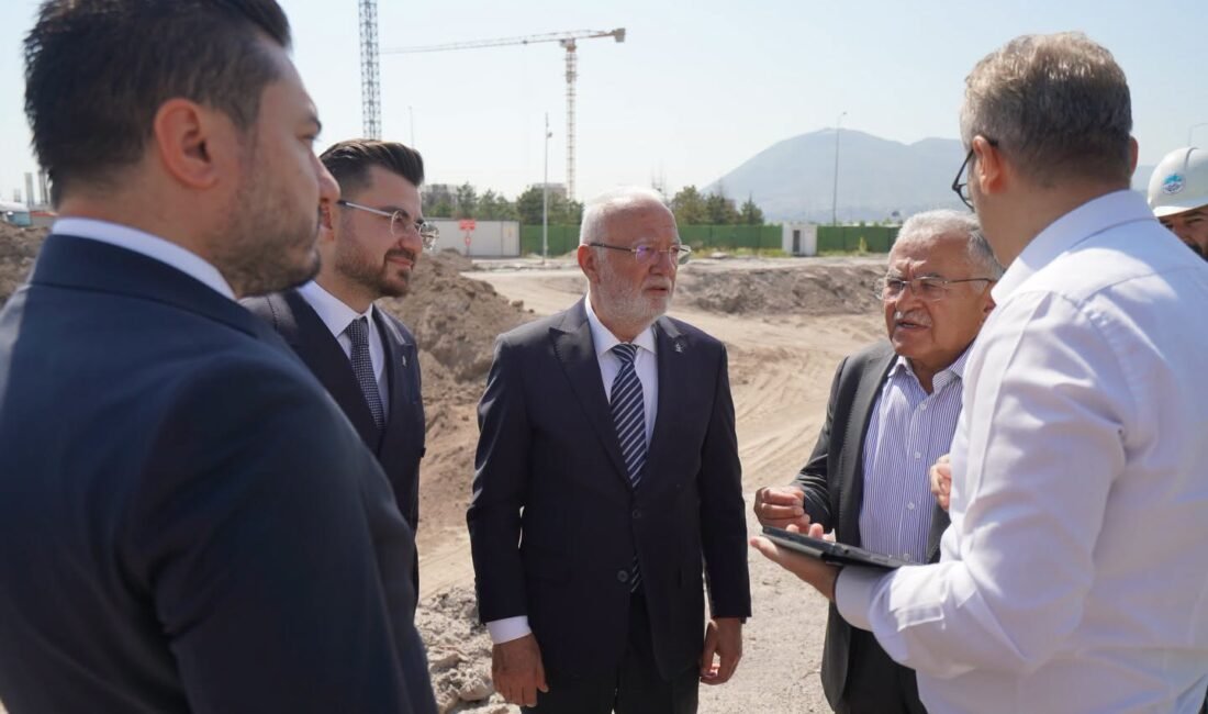 (RHA)- Kayseri Büyükşehir Belediye Başkanı Memduh Büyükkılıç, AK Parti Genel