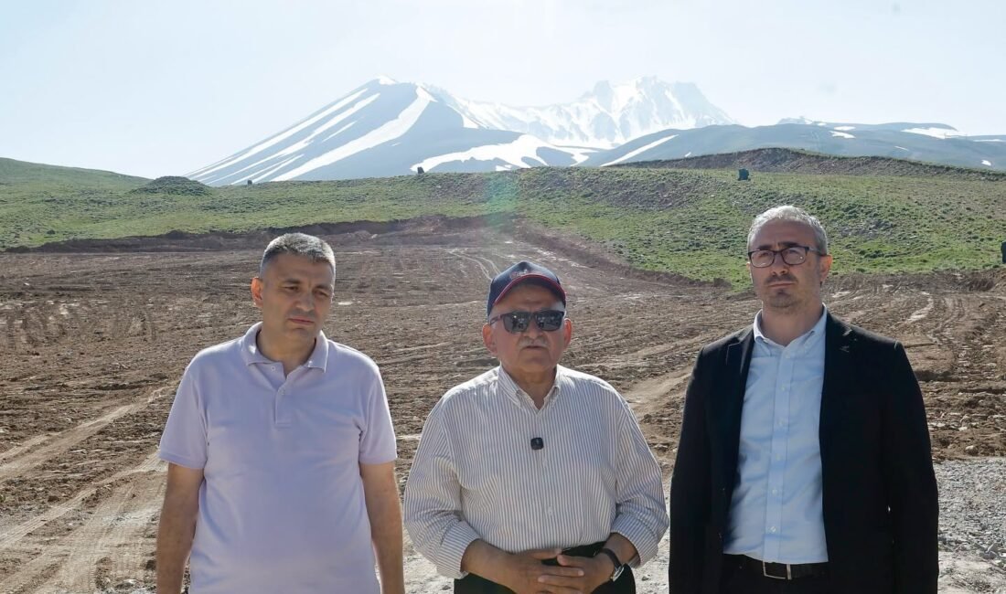 Başkan Büyükkılıç: Develi kapısına yürüyen bantlarımız için yeni tesis yapıyoruz (RHA)- Kayseri Büyükşehir Belediye Başkanı Memduh Büyükkılıç, Erciyes Kayak Merkezi’nde