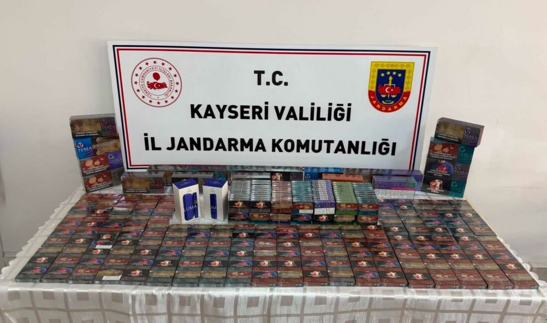 Kayseri’de 10 bin adet kaçak elektronik sigara kartuşu ele geçirildi RHA)- Kayseri’de jandarma ekiplerince düzenlenen operasyonda 10 bin adet gümrük