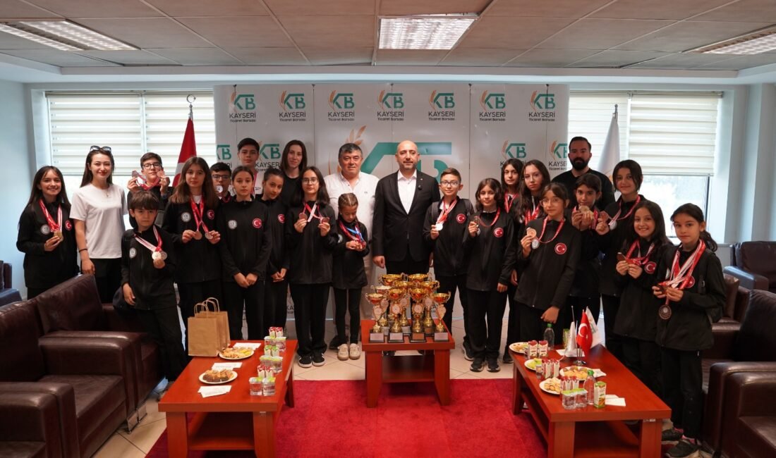 KTB ERVA sporcuları Başkan Bağlamış’ı ziyaret etti (RHA)- Kayseri Ticaret Borsası (KTB) ERVA Spor Okulu sporcu ve