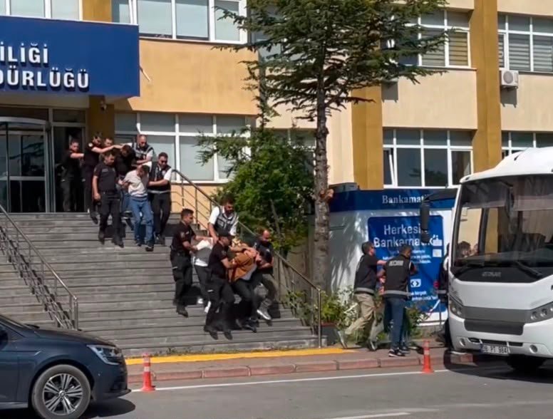 Ehliyet sınavında yapay zekalı sahtecilik operasyonu: 15 tutuklama (RHA)- Kayseri merkezli 6 ilde, sürücü belgesi sınavlarında yapay zeka