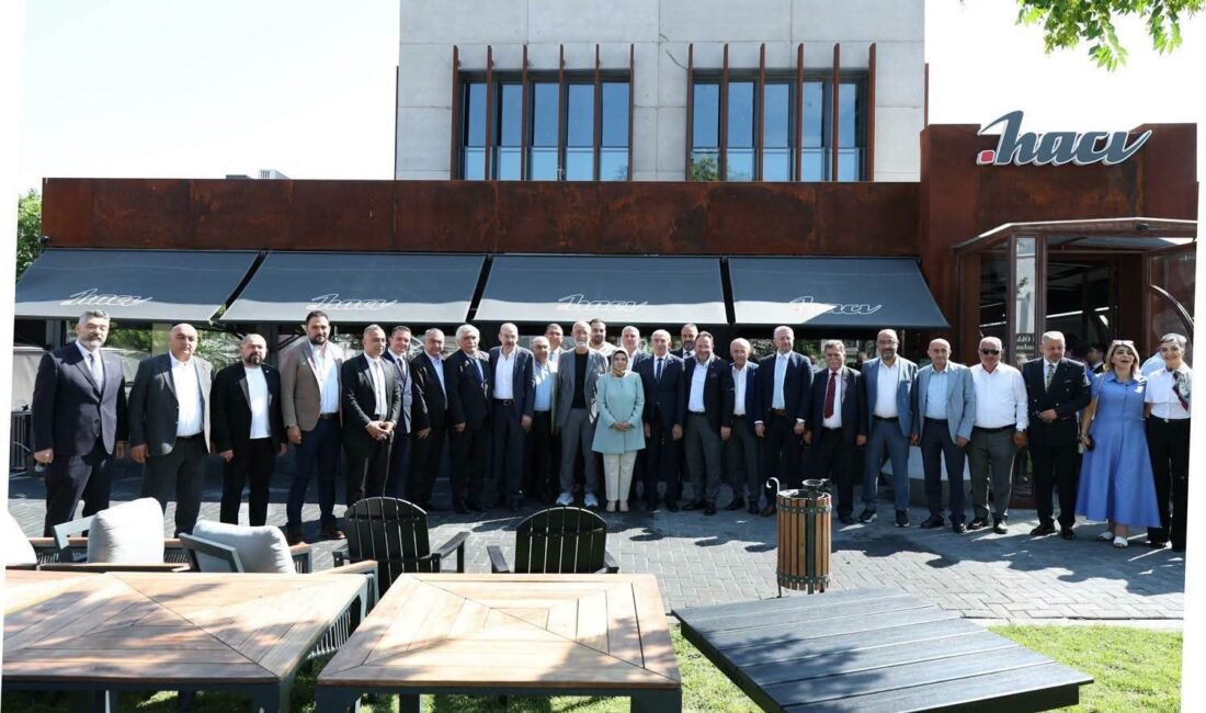 Ayşe Böhürler ev sahipliğinde Kayseri iş dünyası Halkbank yönetimiyle buluştu (RHA)- AK Parti Kayseri Milletvekili Ayşe Böhürler’in ev sahipliğinde düzenlenen