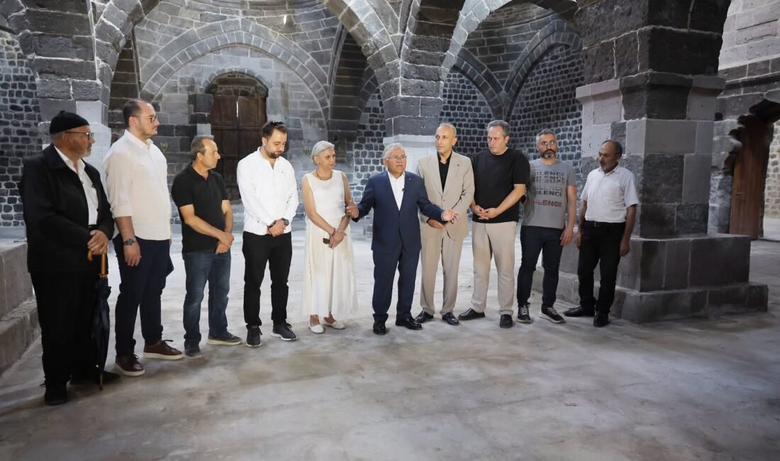 (RHA)- Kayseri Büyükşehir Belediye Başkanı Memduh Büyükkılıç, Melikgazi ilçesi Camikebir